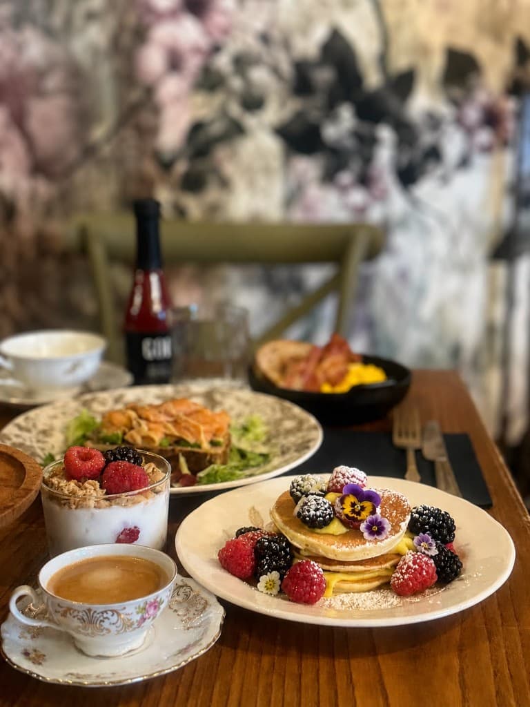 Tavolo del brunch Black Rabbit
